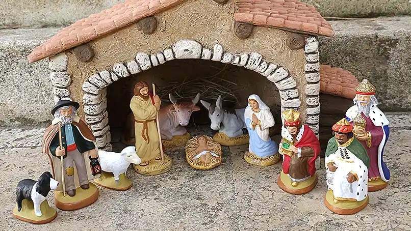 The handcrafted Christmas crib: design and installation 